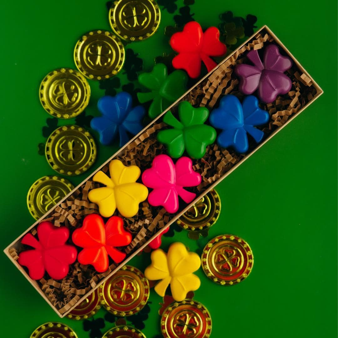 Hand Poured Novelty Crayons Shamrock Shaped Rainbow Colors Kids Art Supplies St Patrick Day Classroom Activities Irish Themed Party Treats March Holiday Celebration Items Children Festive Coloring Materials Goodie Bag Stuffers Lucky Charm