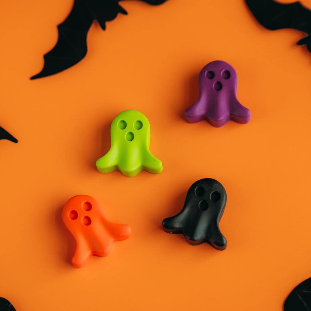 Halloween Ghost Shaped Crayons Non Candy Trick Or Treat Alternative Handmade Party Favors For Kids Classroom Safe Halloween Handouts Coloring Activity Supplies Goodie Bag Fillers School Party Treats Creative Play Educational Gift Option