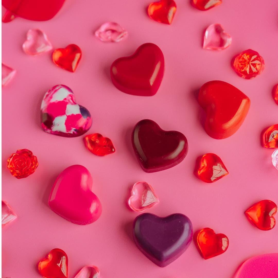 Kids Party Favor Heart Shaped Crayon Valentine Non Candy Classroom Exchange Six Piece Art Supply Set Swirled Colors Red Pink Purple White Preschool Valentine Gift Creative Activity Birthday Party Celebration Toddler Educational Fun Screen